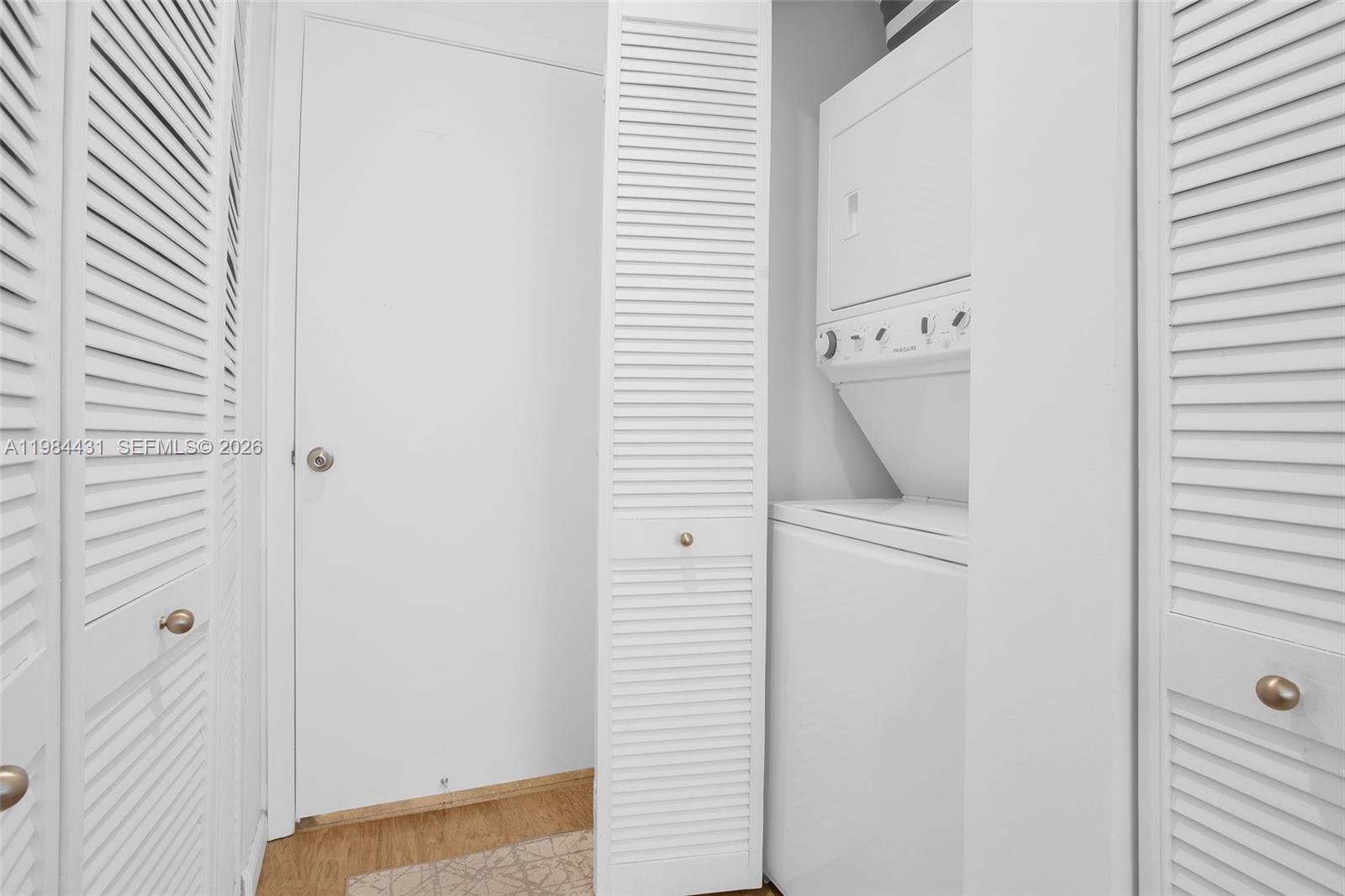 801 Brickell Key Blvd #907, Miami FL 33131