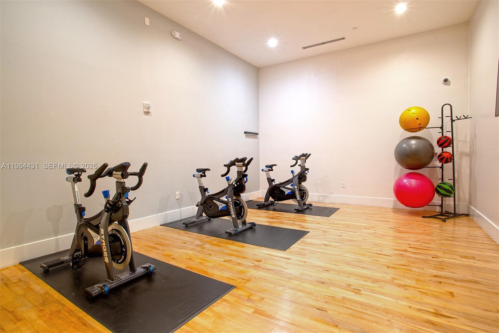 801 Brickell Key Blvd #907, Miami FL 33131