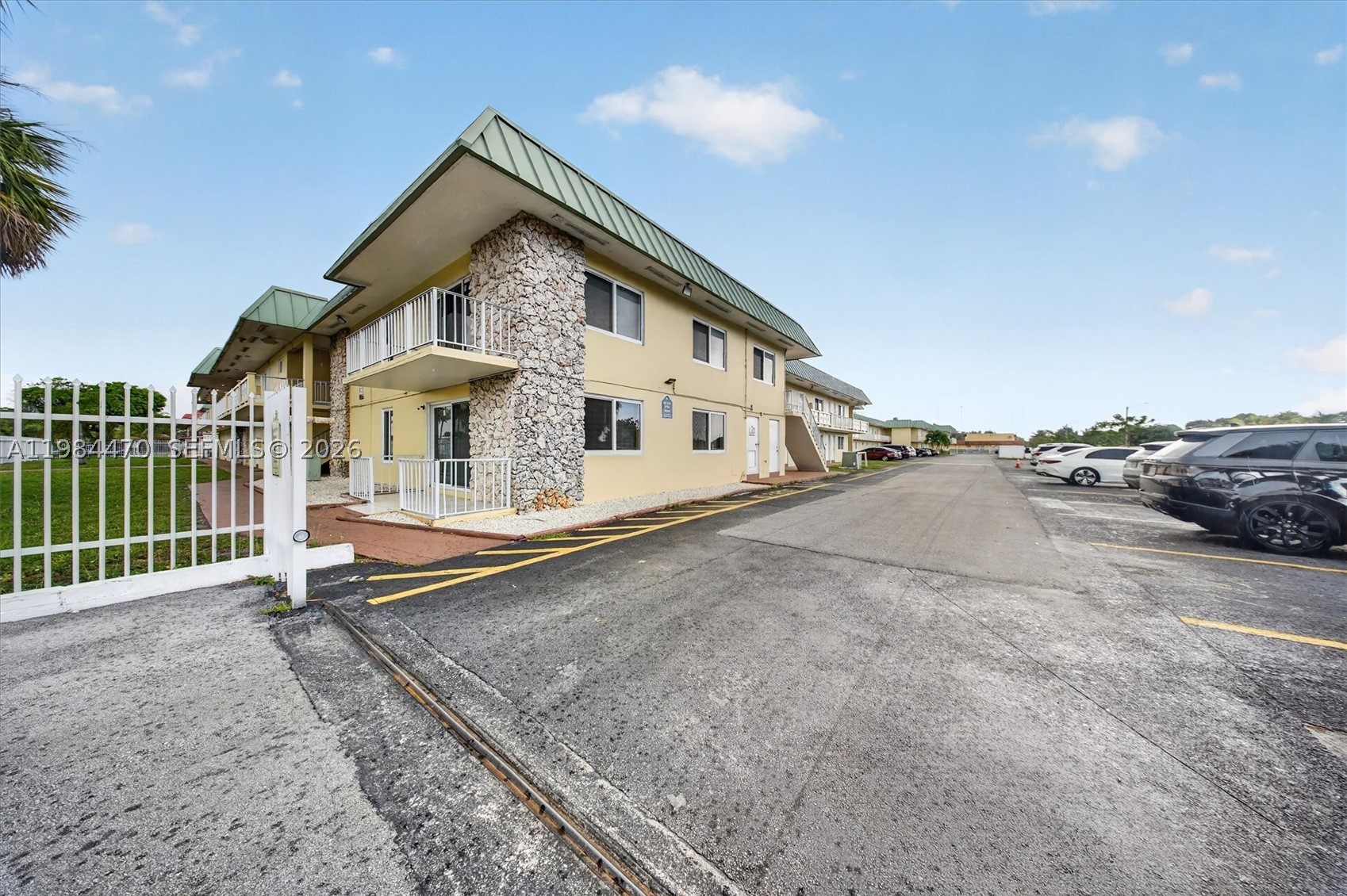505 NW 177th St #103, Miami Gardens FL 33169