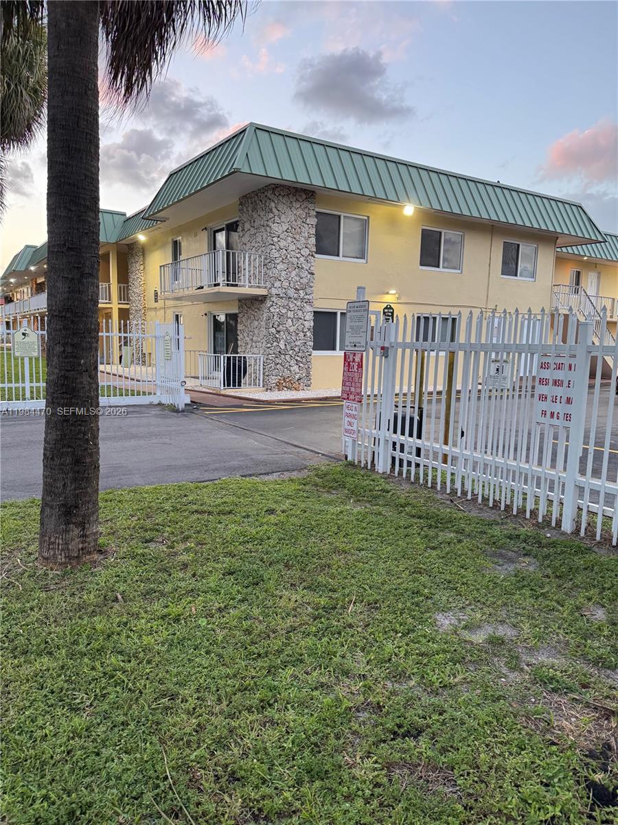505 NW 177th St #103, Miami Gardens FL 33169