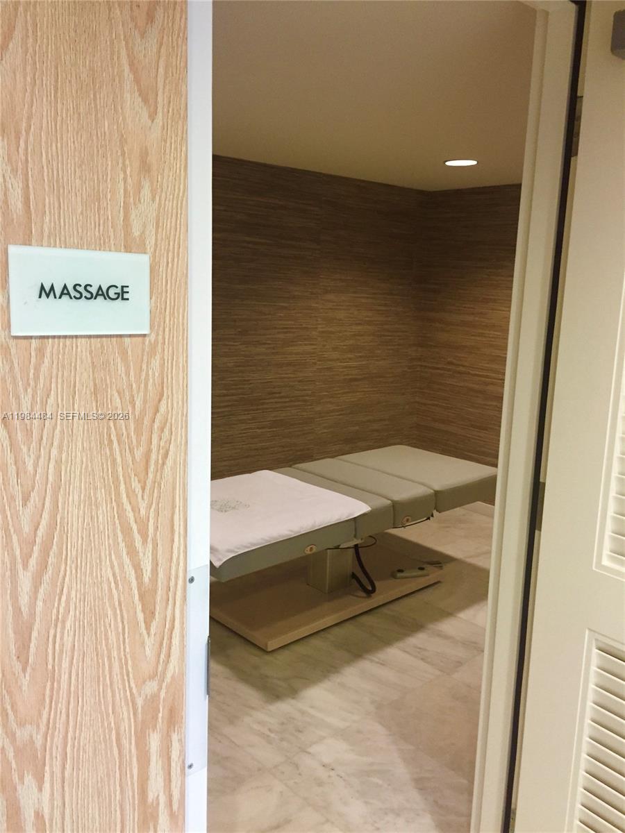 400 Sunny Isles Blvd #1105, Sunny Isles Beach FL 33160