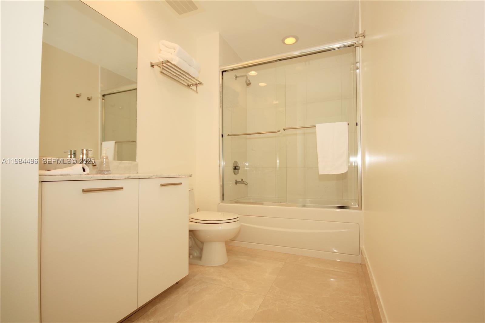 950 BRICKELL BAY DR #4708, Miami FL 33131