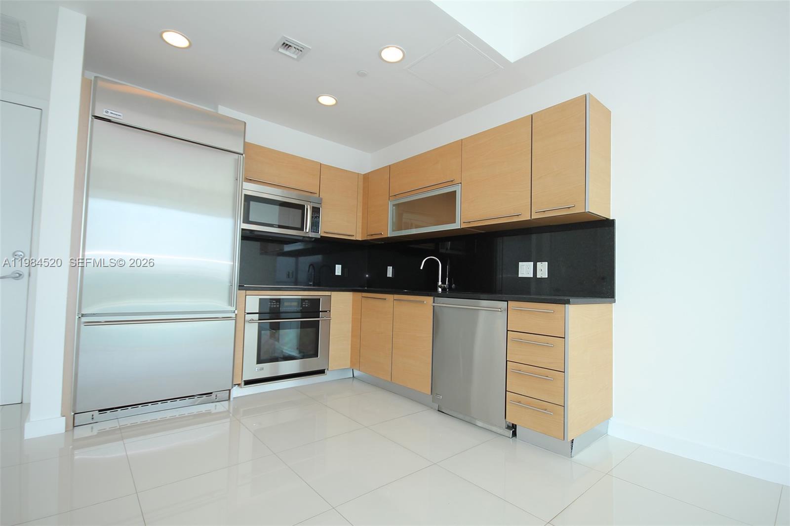 950 Brickell Bay Dr #4709, Miami FL 33131