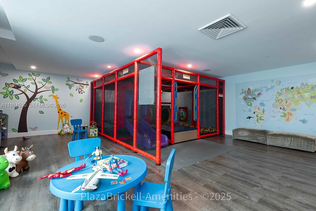 950 Brickell Bay Dr #4709, Miami FL 33131