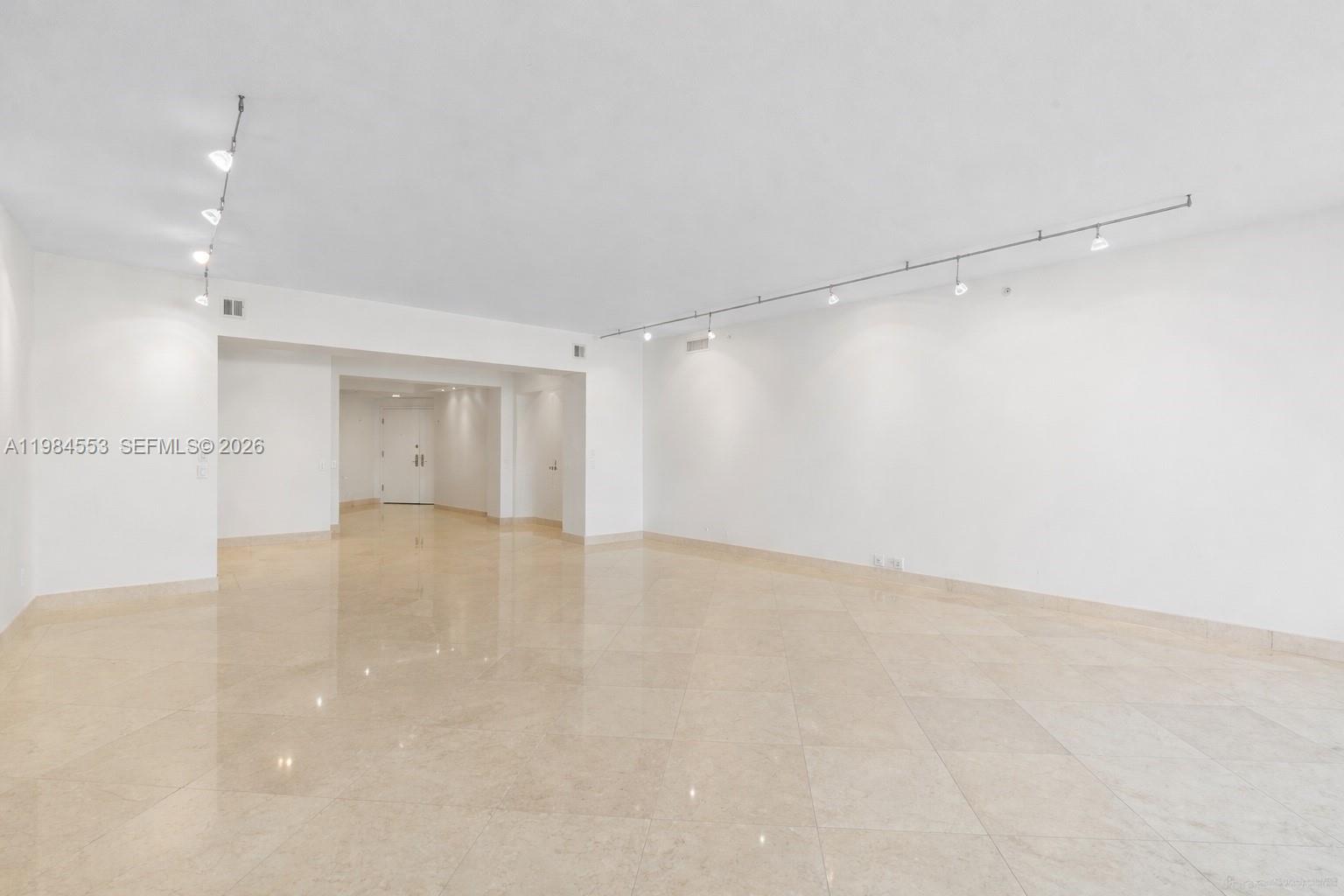 21200 Point Pl #1901, Aventura FL 33180