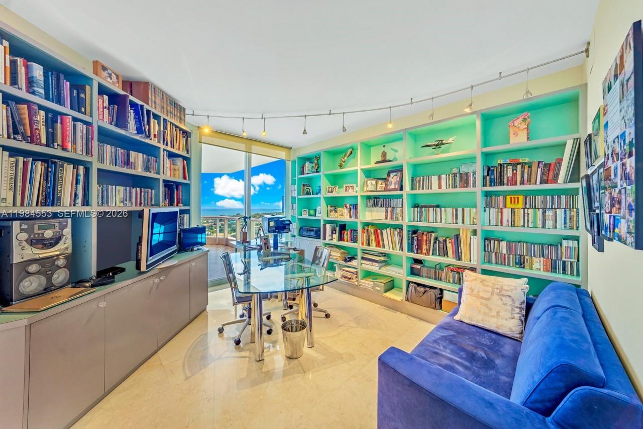 21200 Point Pl #1901, Aventura FL 33180