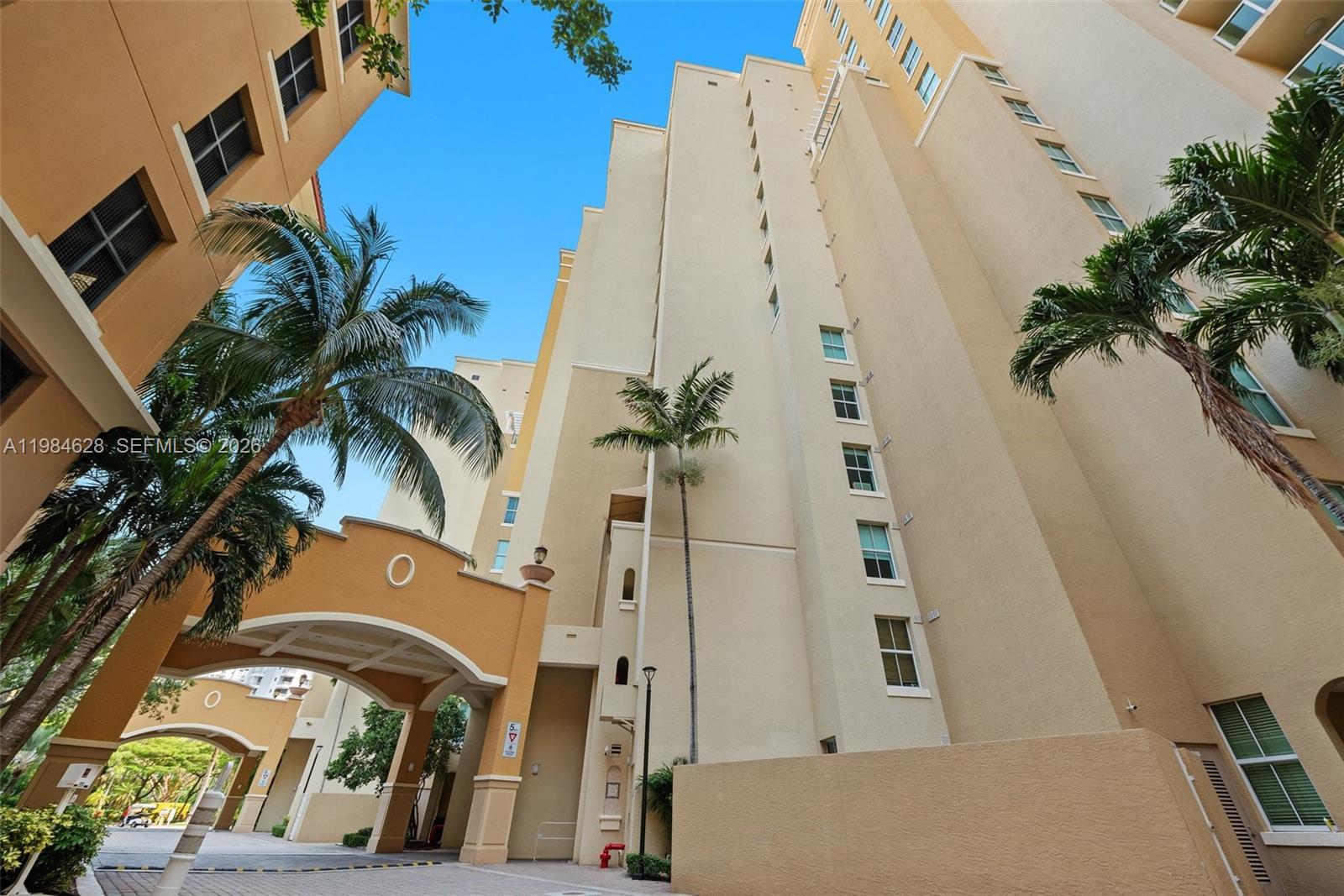 3340 NE 190th St #504, Aventura FL 33180