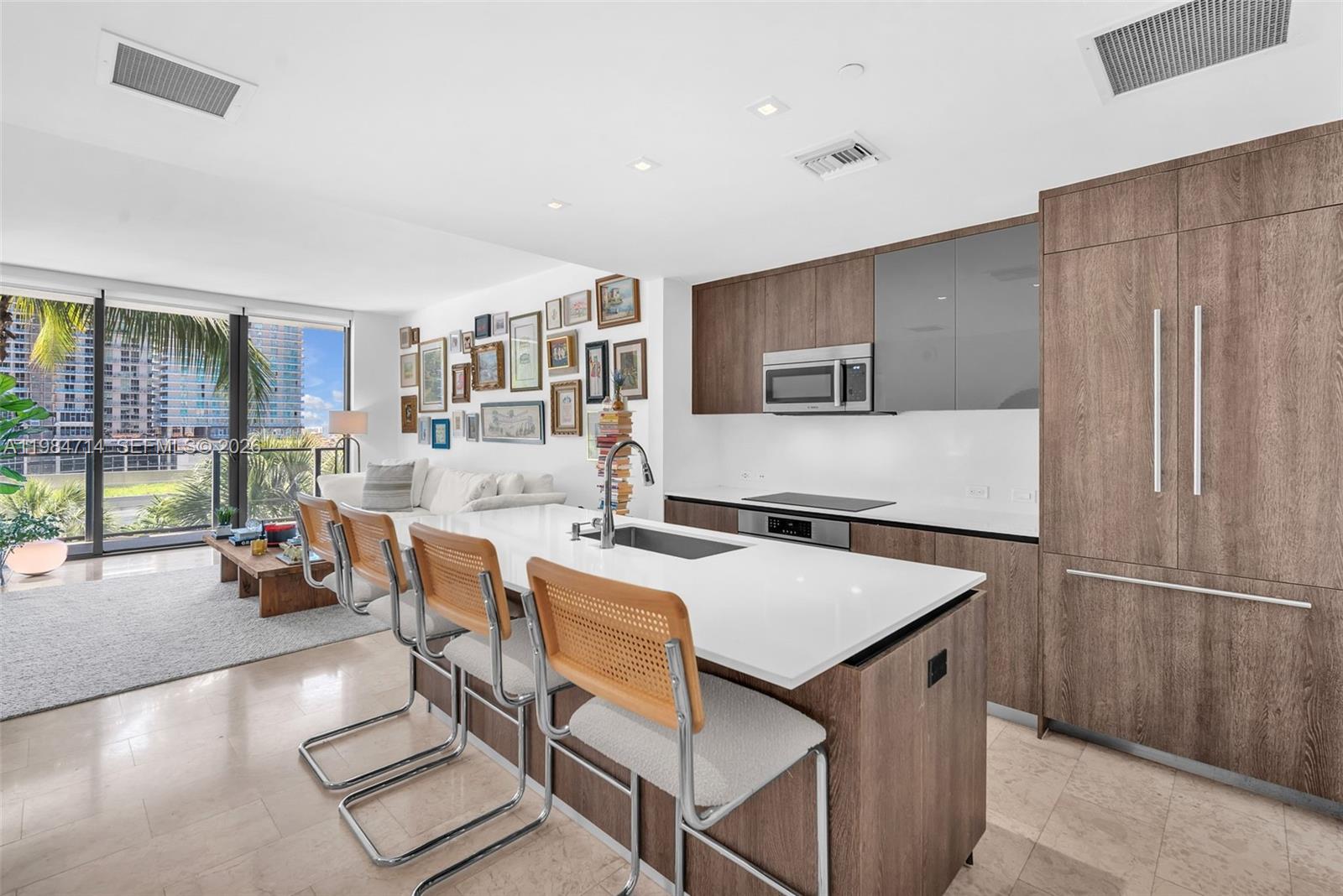68 SE 6th St #806, Miami FL 33131