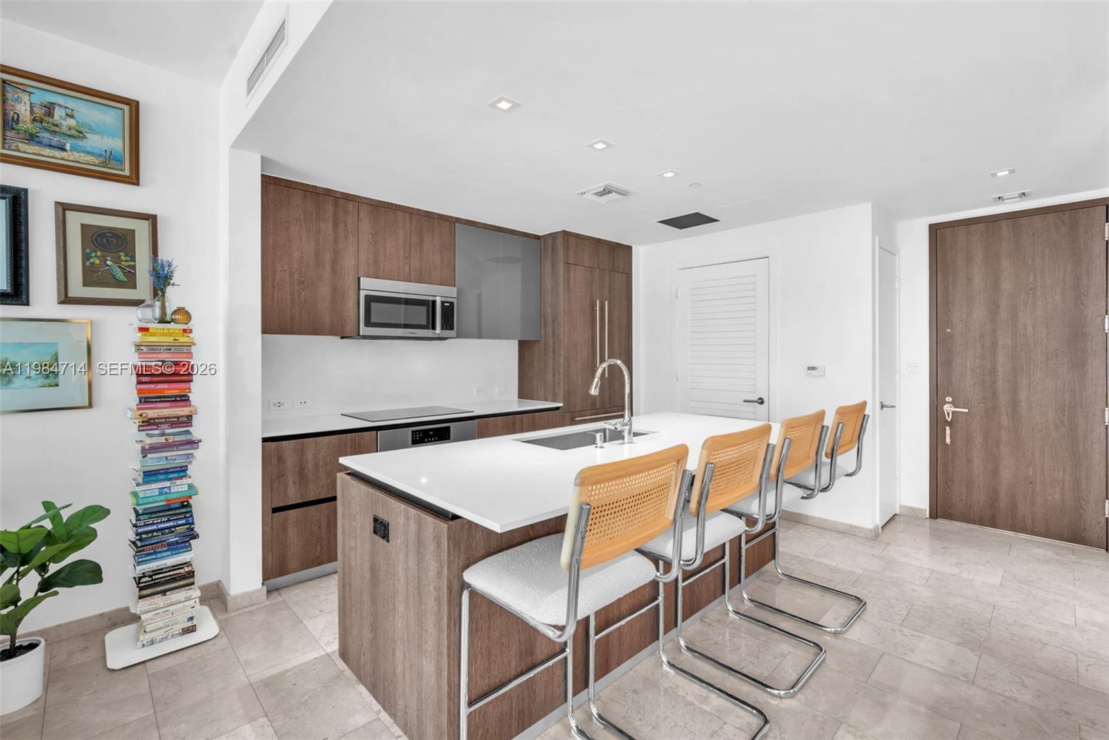 68 SE 6th St #806, Miami FL 33131
