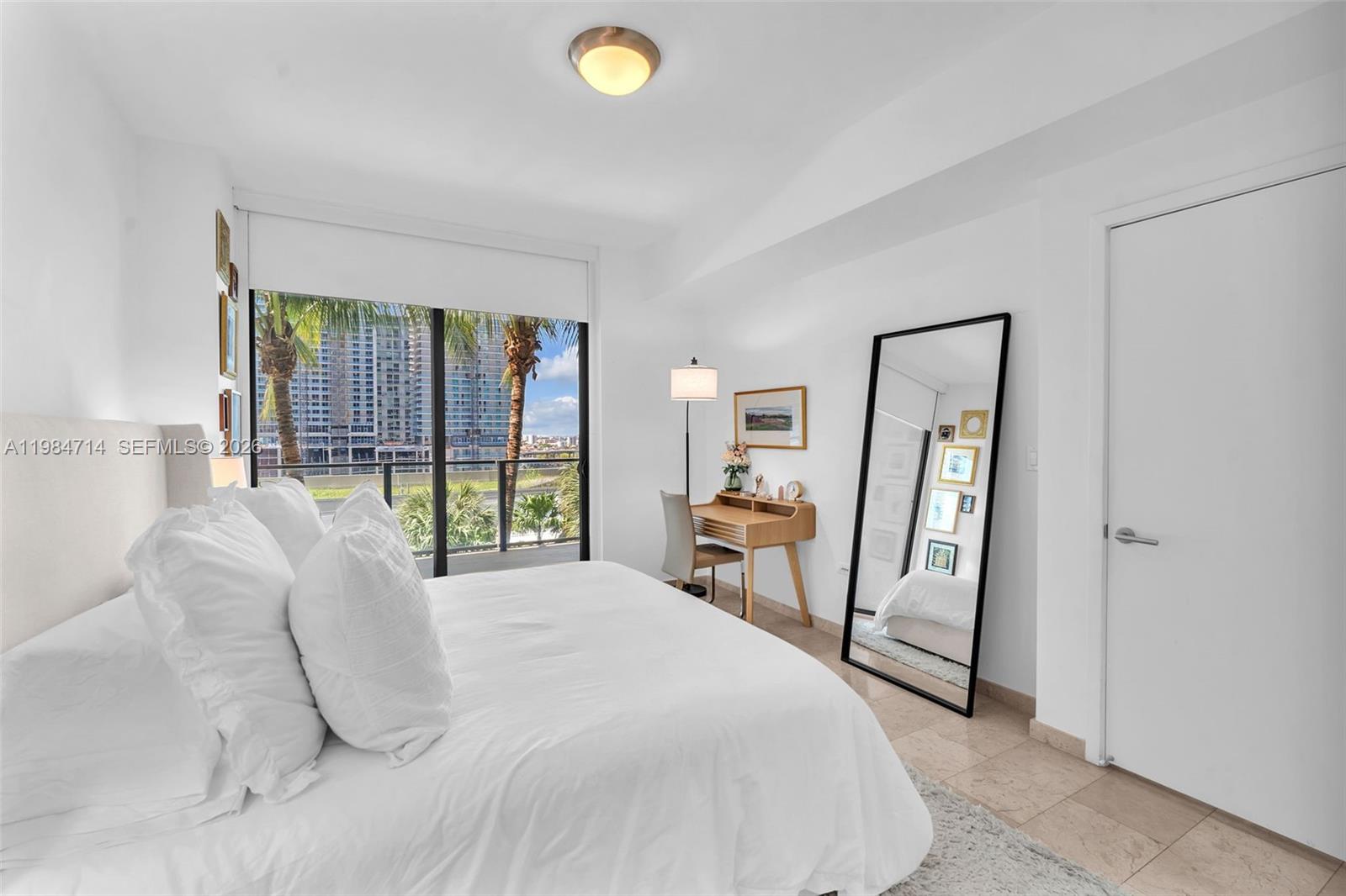 68 SE 6th St #806, Miami FL 33131