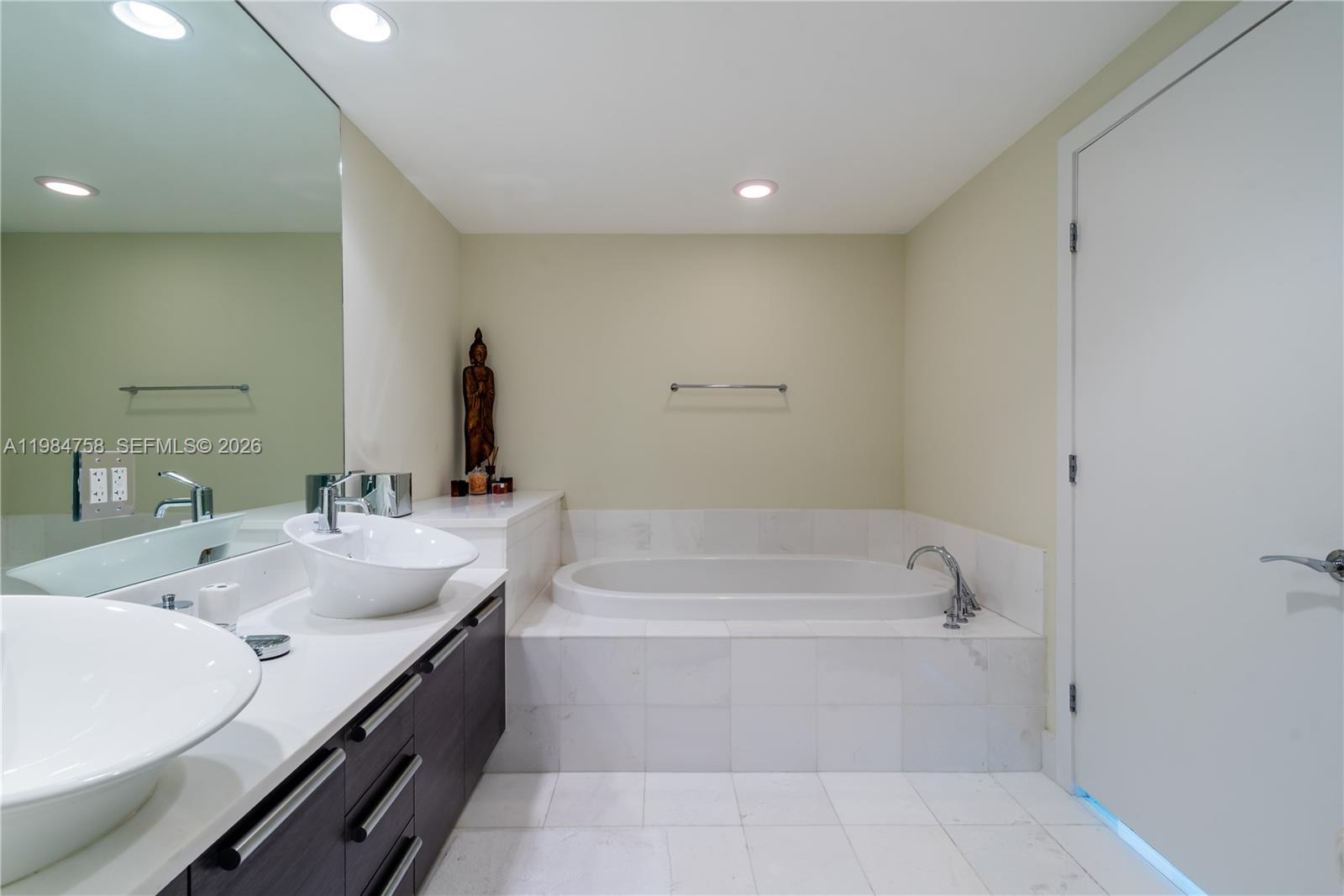 2950 NE 188th ST #504, Aventura FL 33180