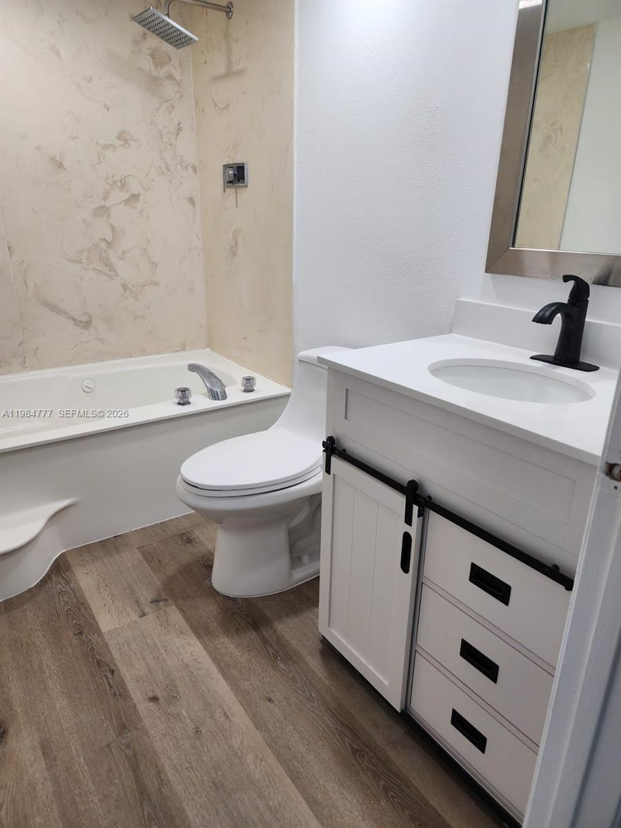 520 Brickell Key Dr #A1517, Miami FL 33131