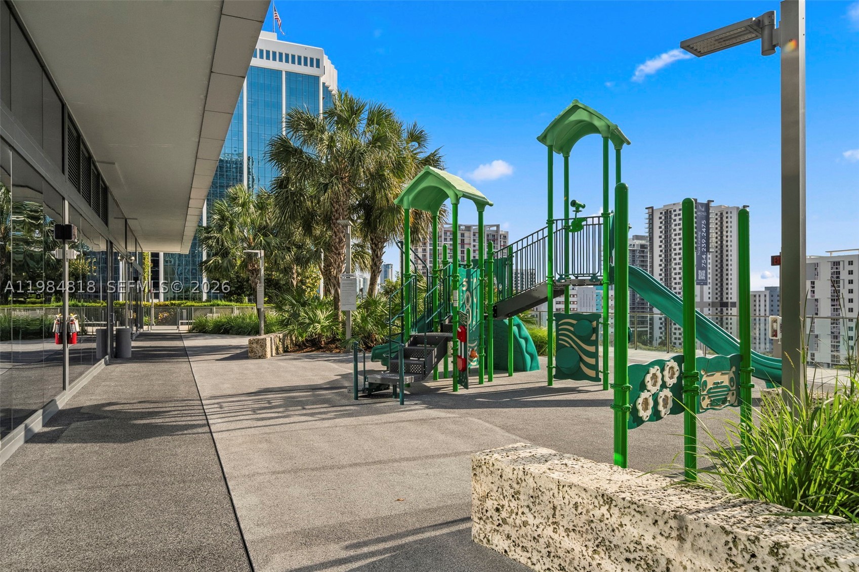 88 SW 7th St #809, Miami FL 33130