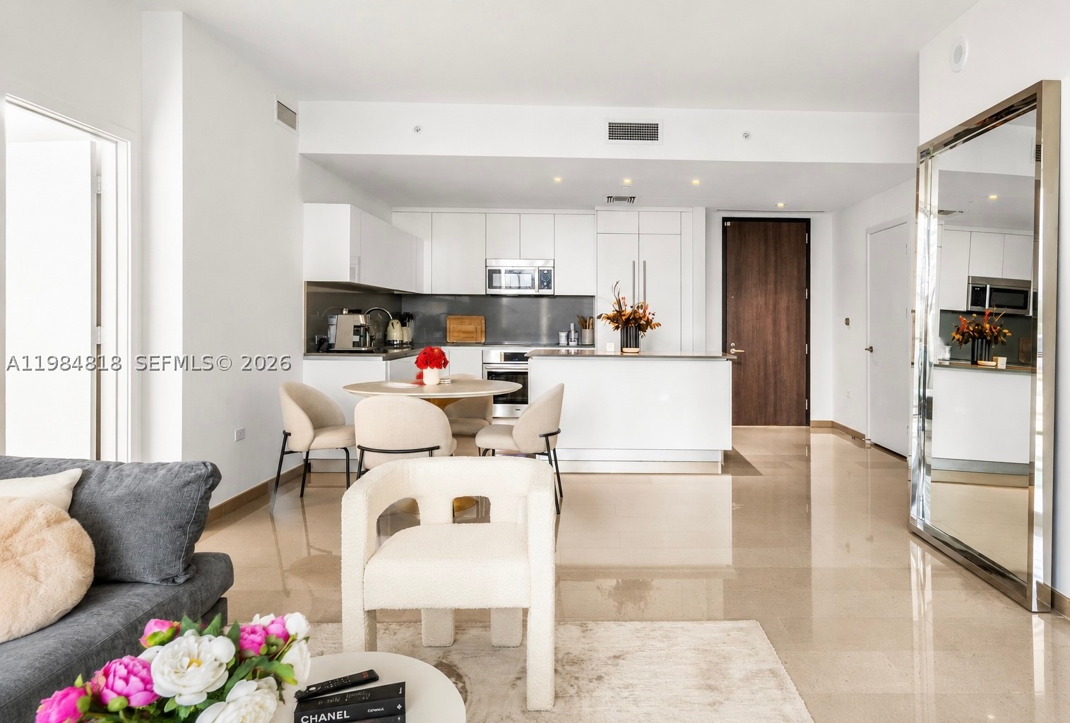 88 SW 7th St #809, Miami FL 33130