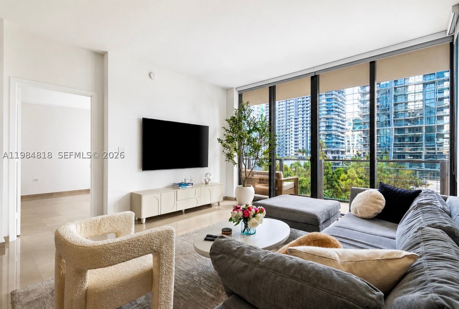 88 SW 7th St #809, Miami FL 33130
