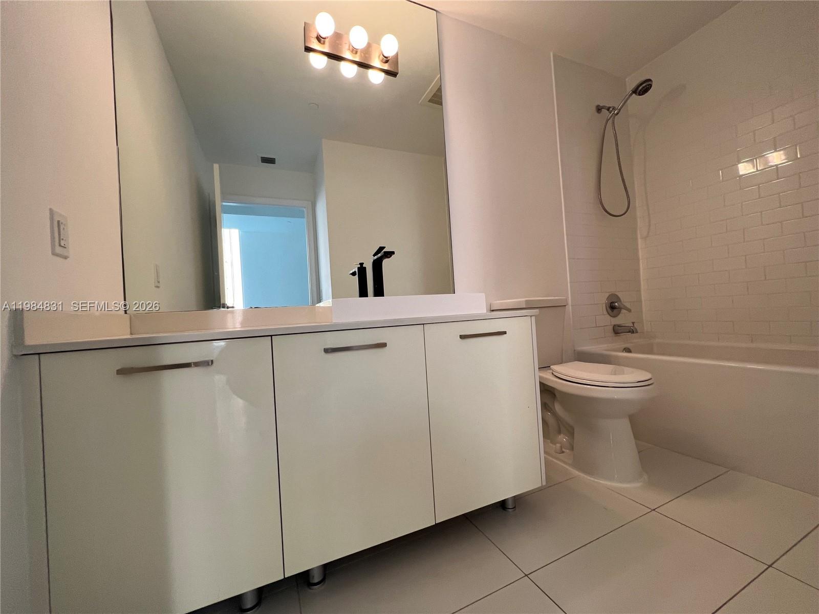 151 SE 1st St #706, Miami FL 33131