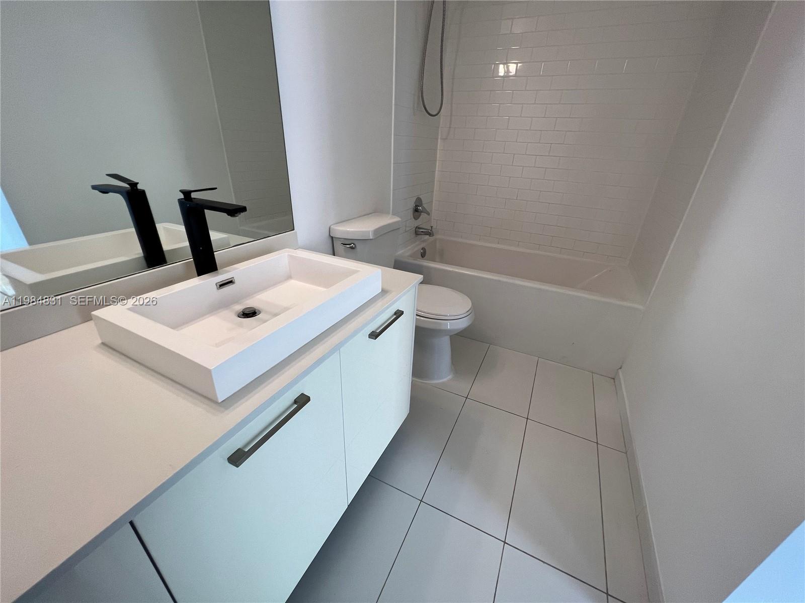 151 SE 1st St #706, Miami FL 33131