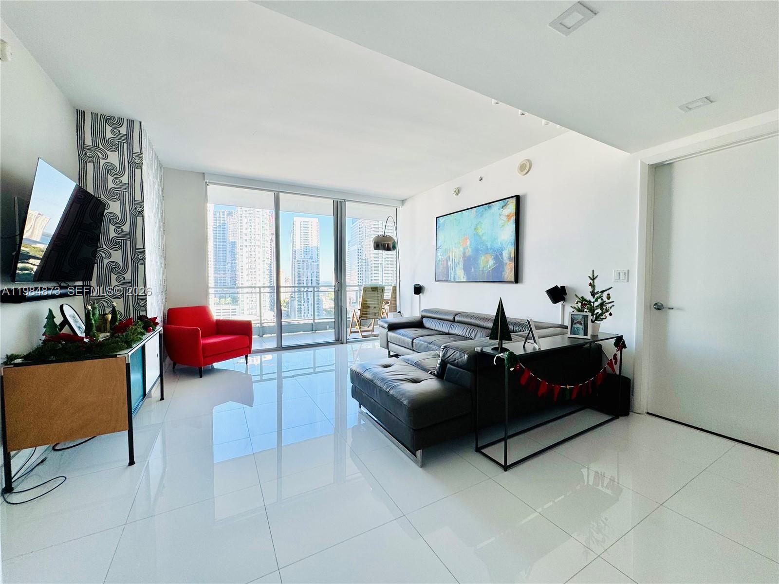 92 SW 3rd St #2112, Miami FL 33130