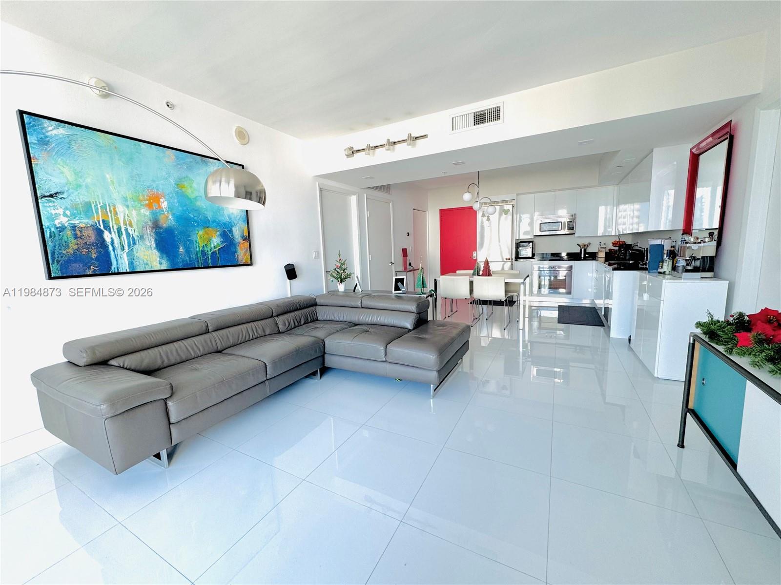 92 SW 3rd St #2112, Miami FL 33130