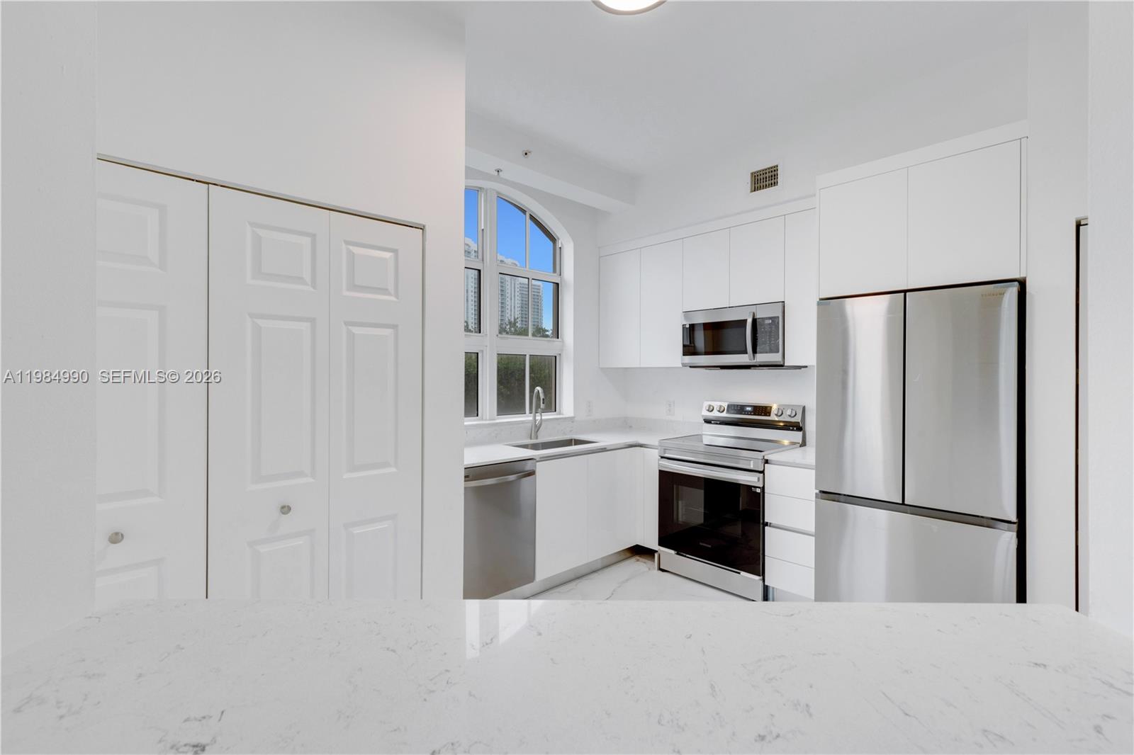 3001 NE 185th St #317, Aventura FL 33180