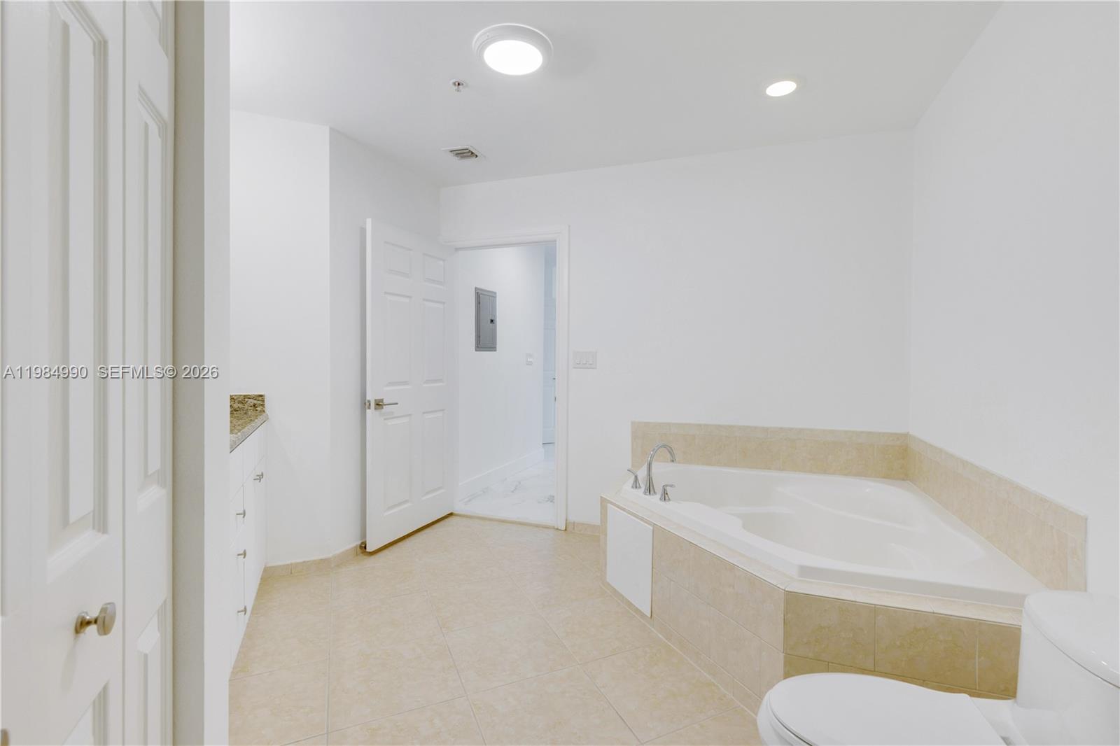 3001 NE 185th St #317, Aventura FL 33180