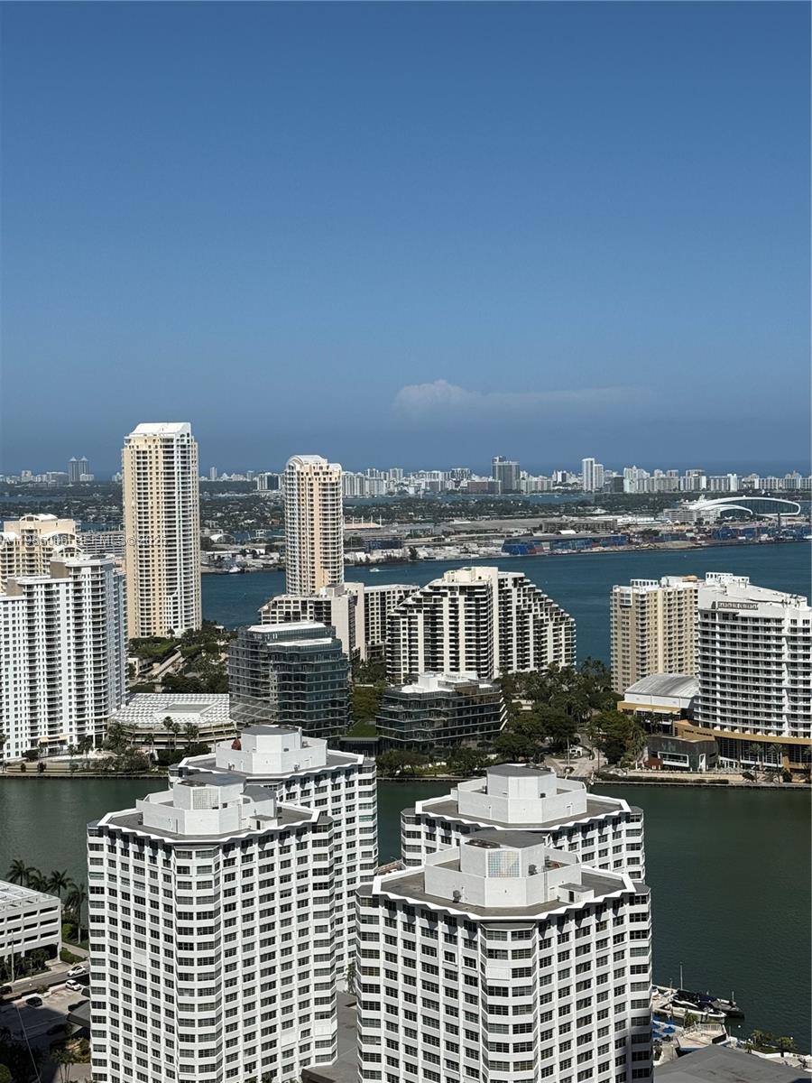 1060 Brickell Ave #4005, Miami FL 33131