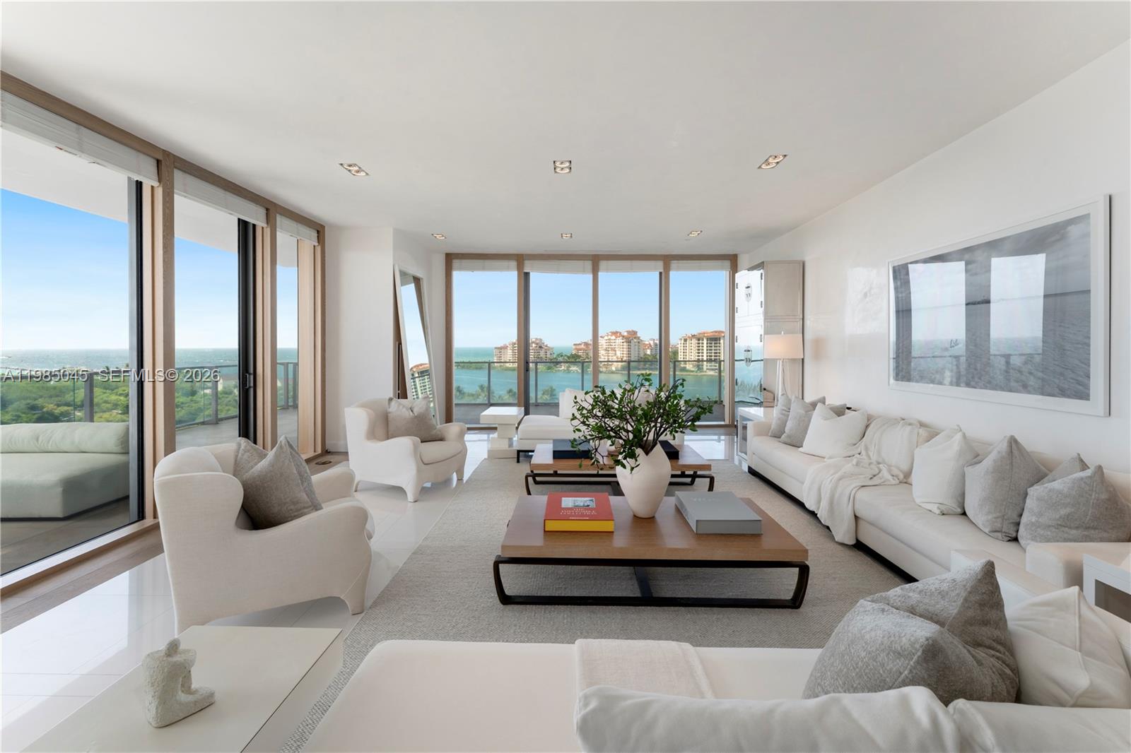 800 S Pointe Dr #901, Miami Beach FL 33139