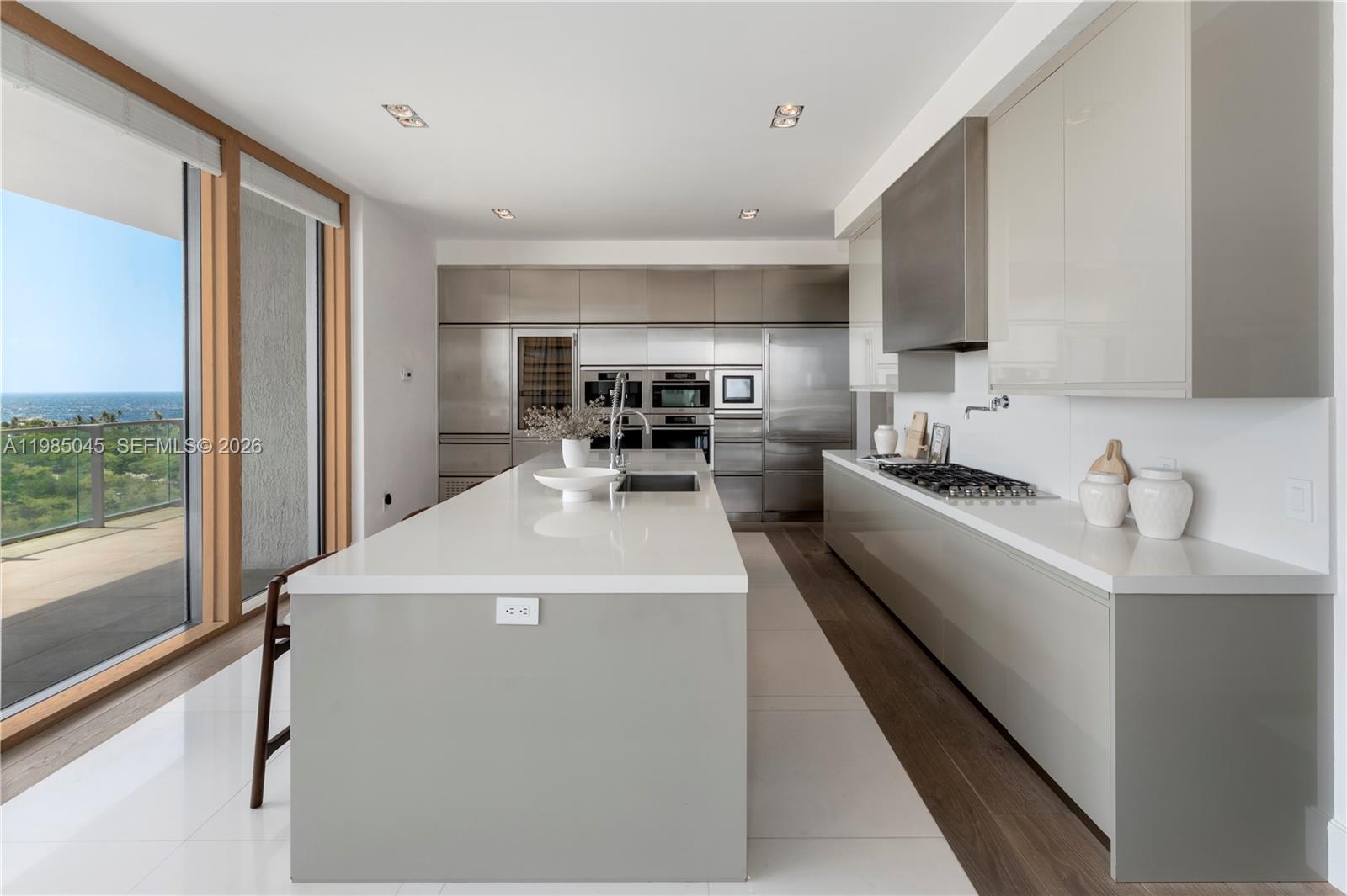 800 S Pointe Dr #901, Miami Beach FL 33139
