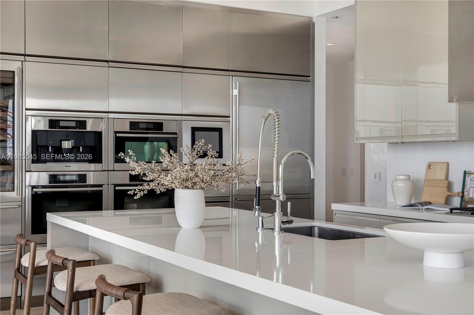 800 S Pointe Dr #901, Miami Beach FL 33139