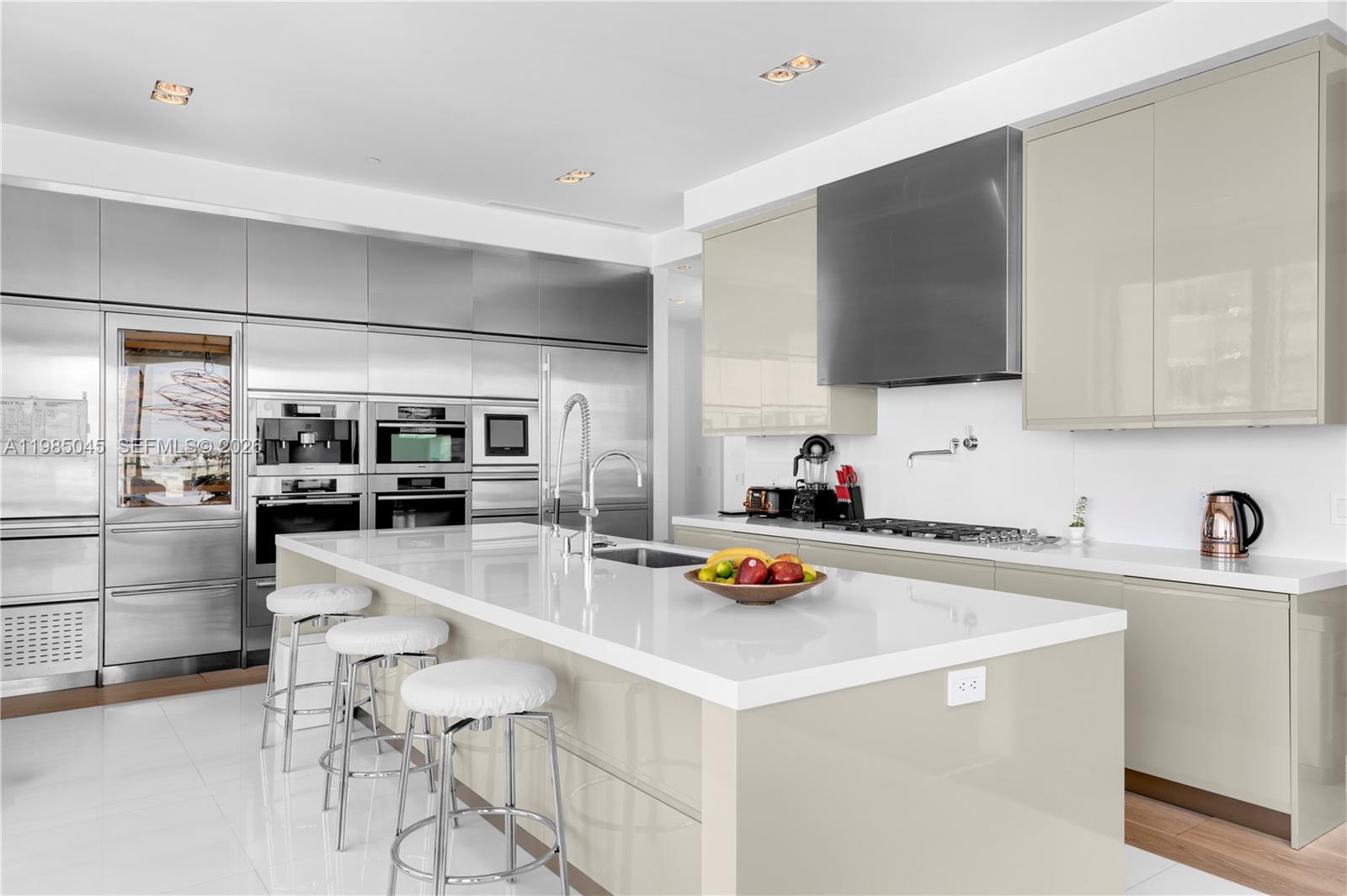 800 S Pointe Dr #901, Miami Beach FL 33139