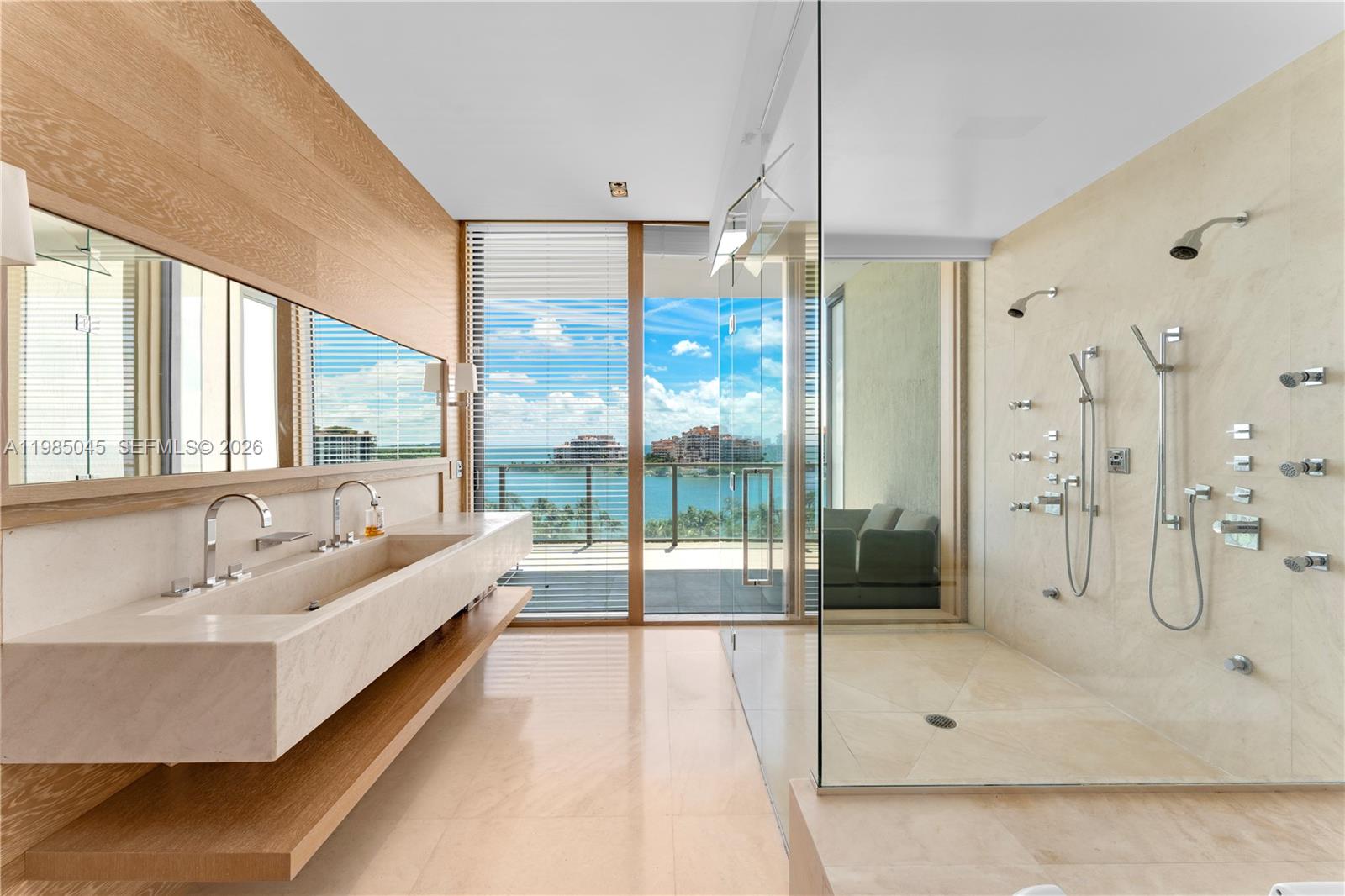 800 S Pointe Dr #901, Miami Beach FL 33139