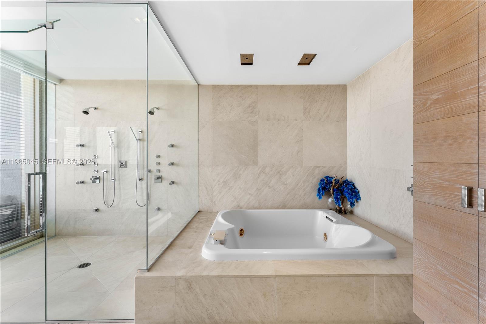800 S Pointe Dr #901, Miami Beach FL 33139