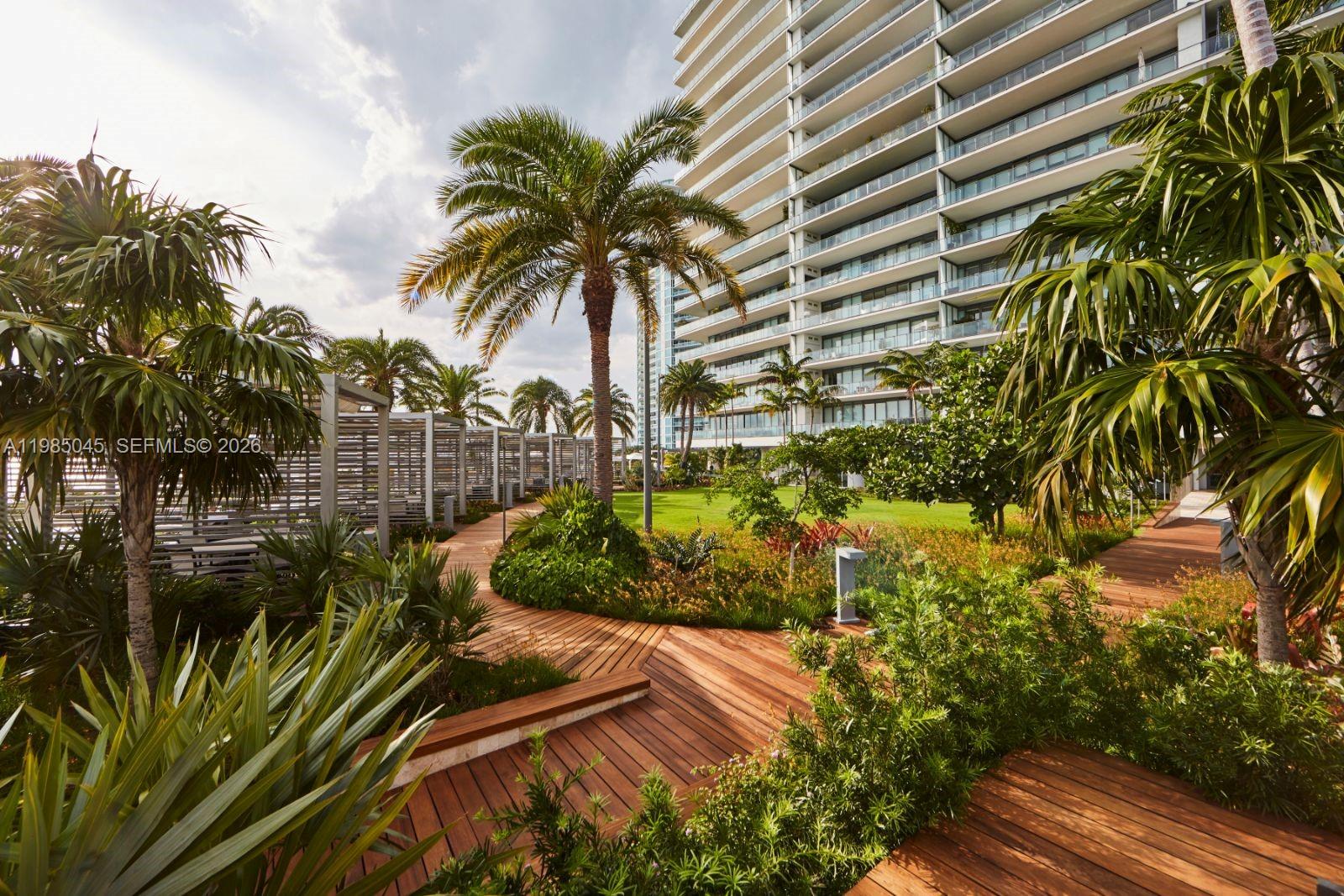 800 S Pointe Dr #901, Miami Beach FL 33139