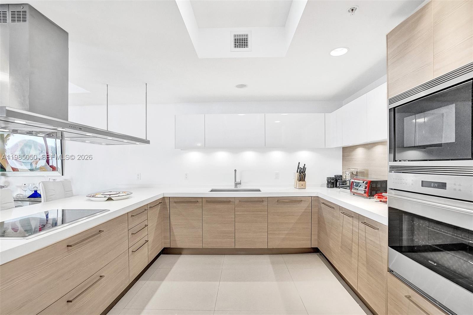 17301 Biscayne Blvd #1207, North Miami Beach FL 33160