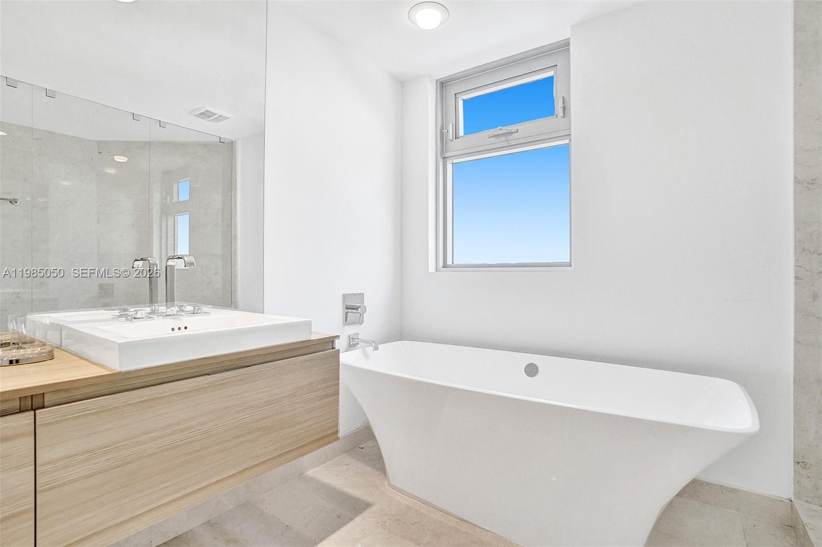 17301 Biscayne Blvd #1207, North Miami Beach FL 33160