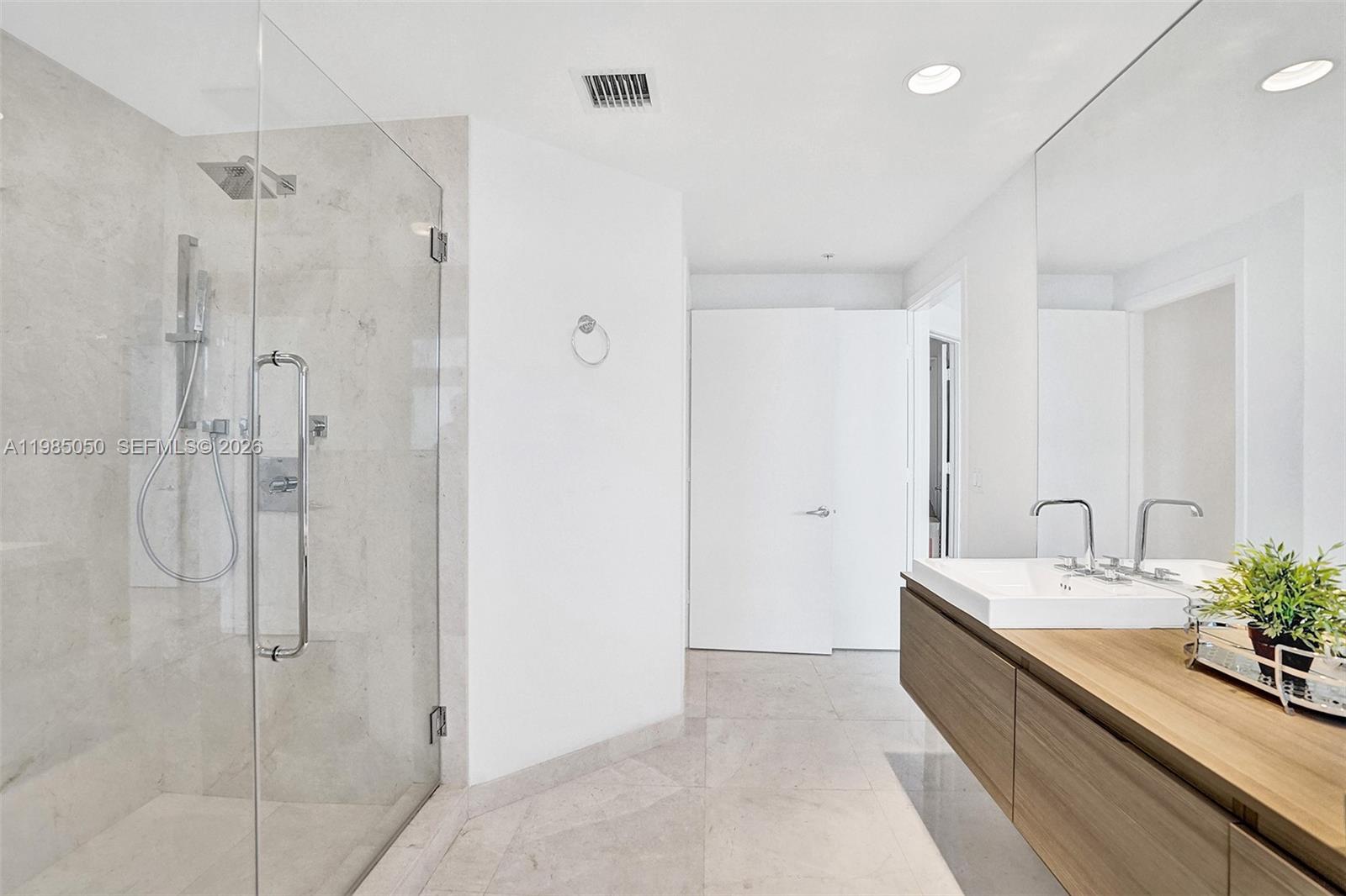 17301 Biscayne Blvd #1207, North Miami Beach FL 33160