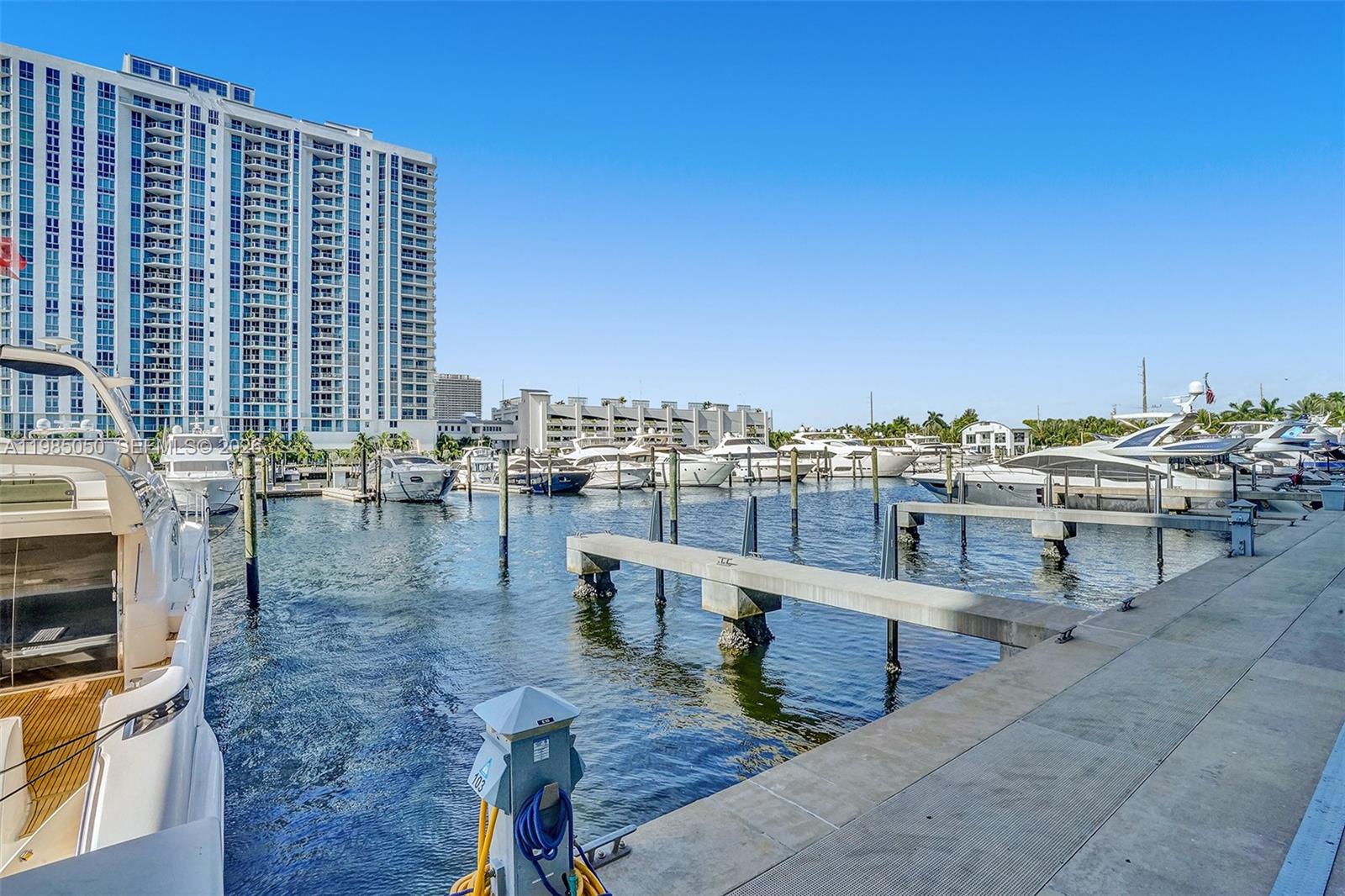 17301 Biscayne Blvd #1207, North Miami Beach FL 33160