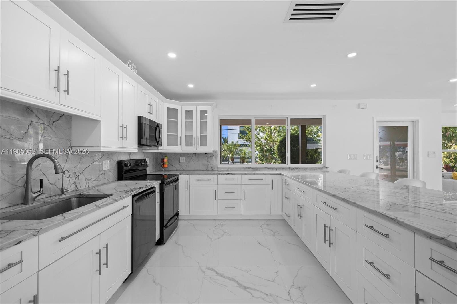 2816 NE 35th St, Fort Lauderdale FL 33306