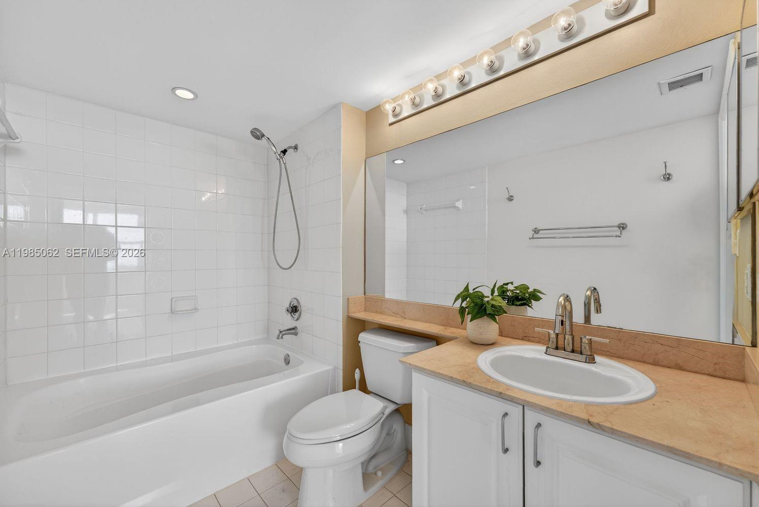 90 Alton Rd #1810, Miami Beach FL 33139