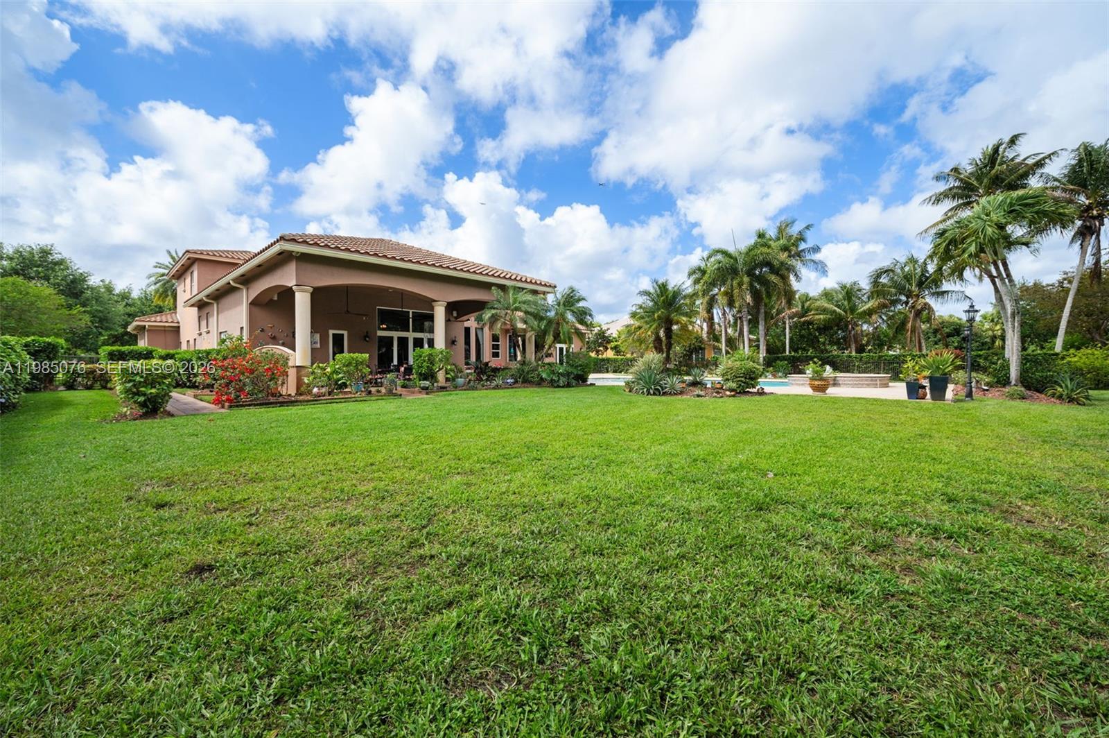 12821 Kapok Ln, Davie FL 33330