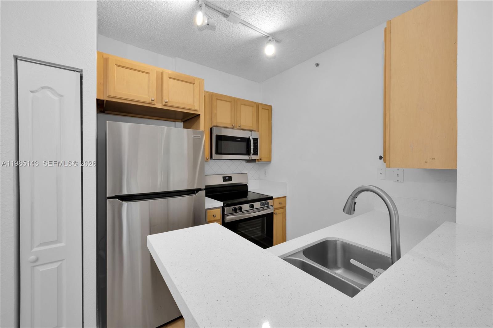 6001 SW 70 Street #208, South Miami FL 33143
