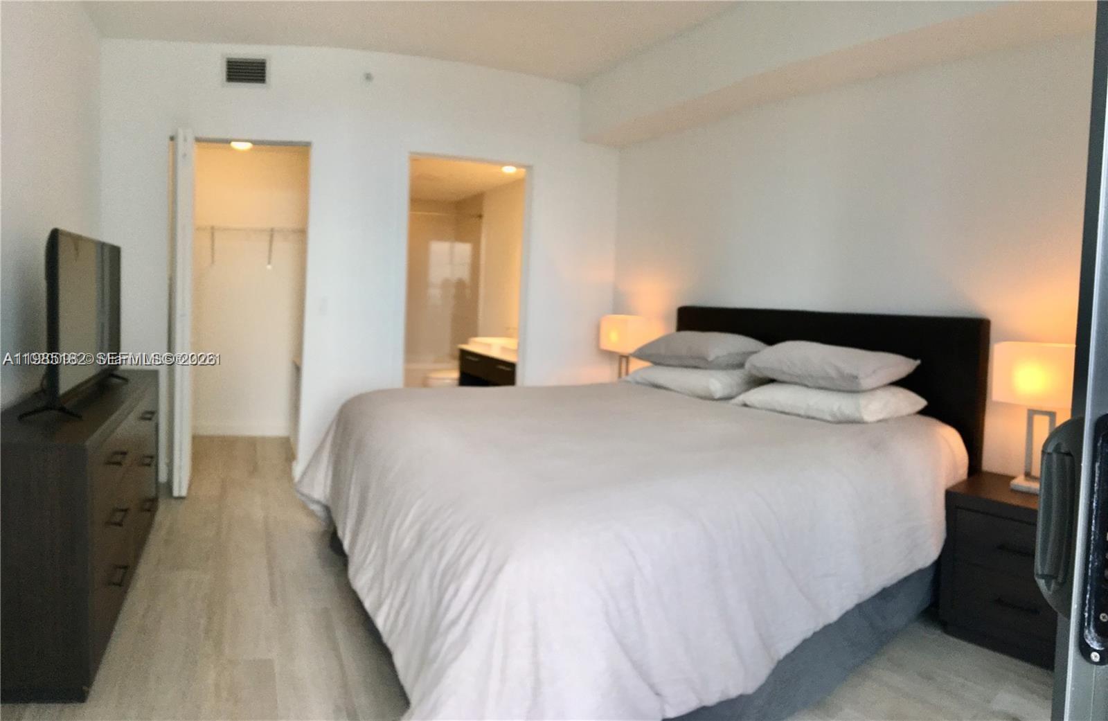 55 SW 9th St #2901, Miami FL 33130