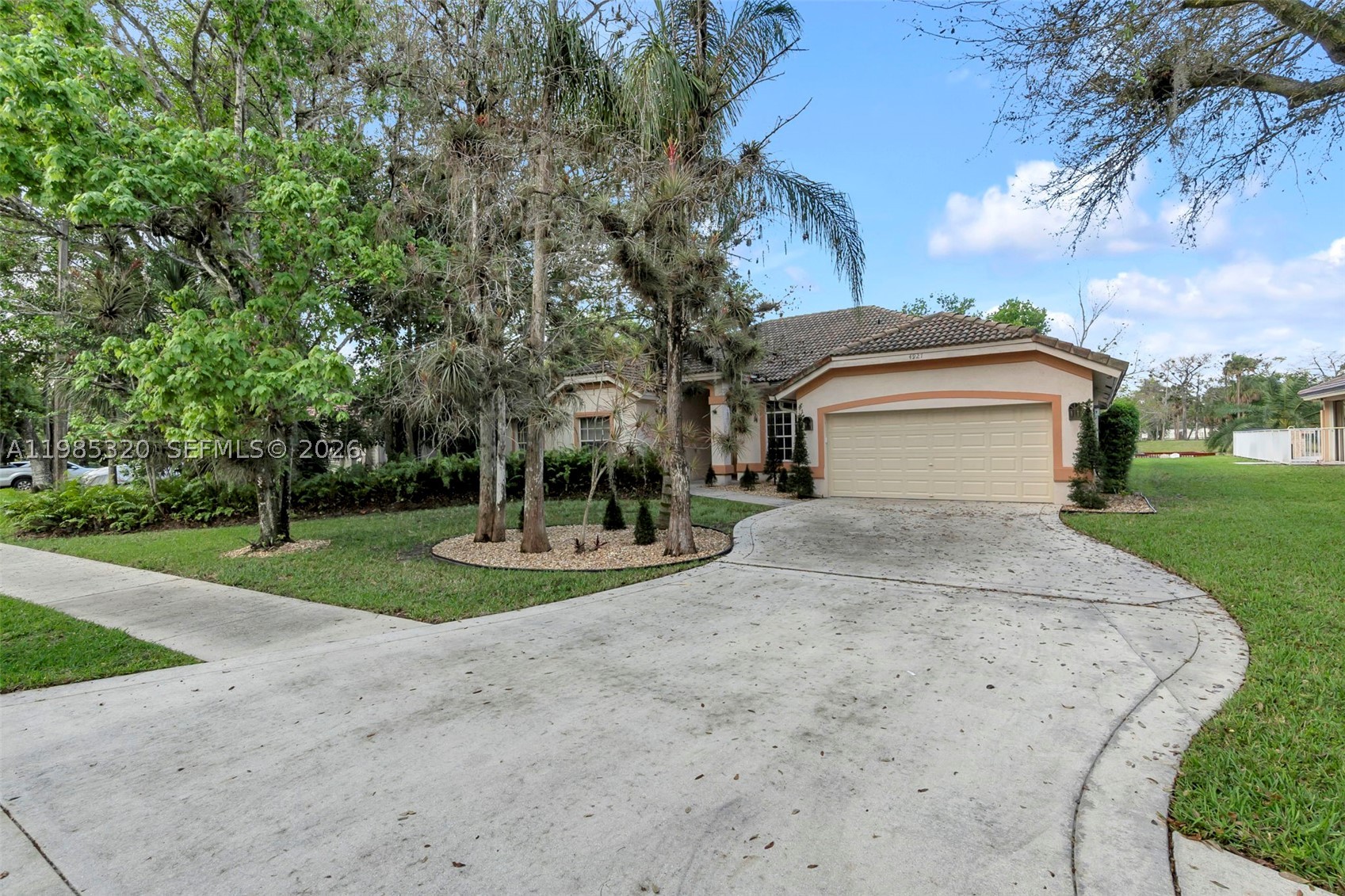 4927 NW 67th Ave, Lauderhill FL 33319