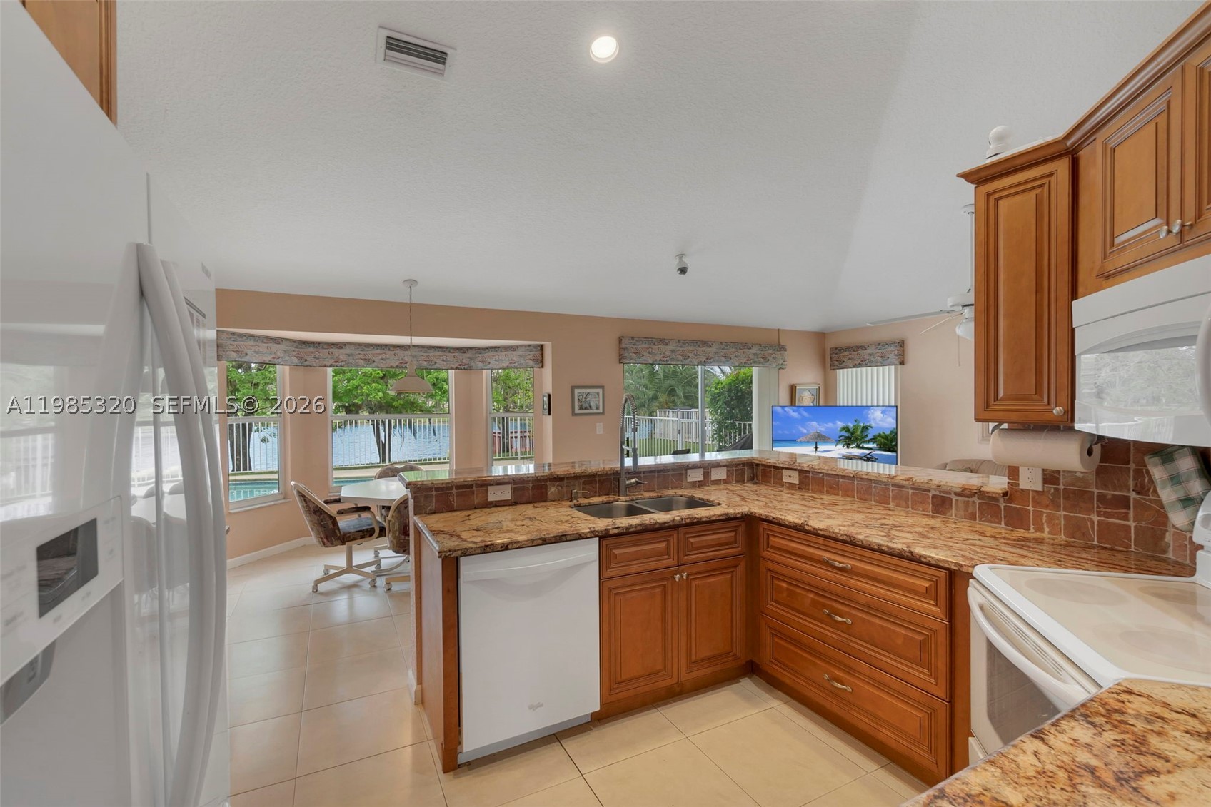 4927 NW 67th Ave, Lauderhill FL 33319