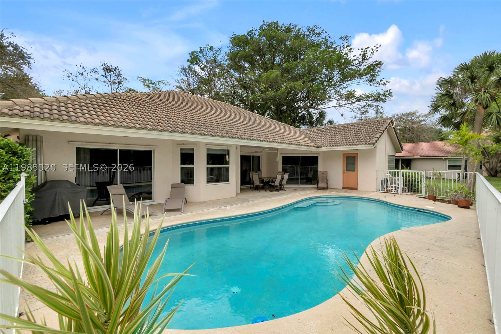 4927 NW 67th Ave, Lauderhill FL 33319