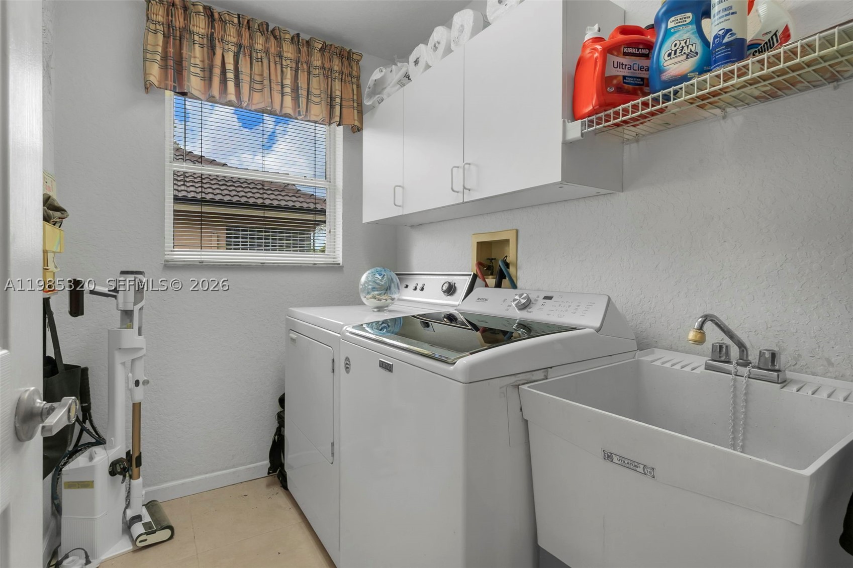 4927 NW 67th Ave, Lauderhill FL 33319