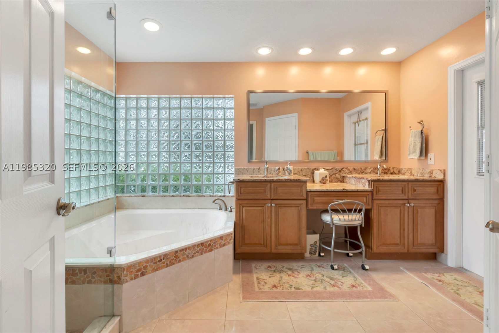 4927 NW 67th Ave, Lauderhill FL 33319