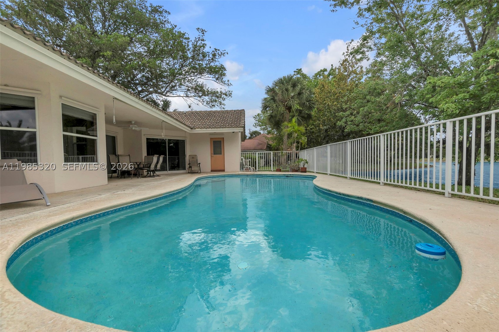 4927 NW 67th Ave, Lauderhill FL 33319