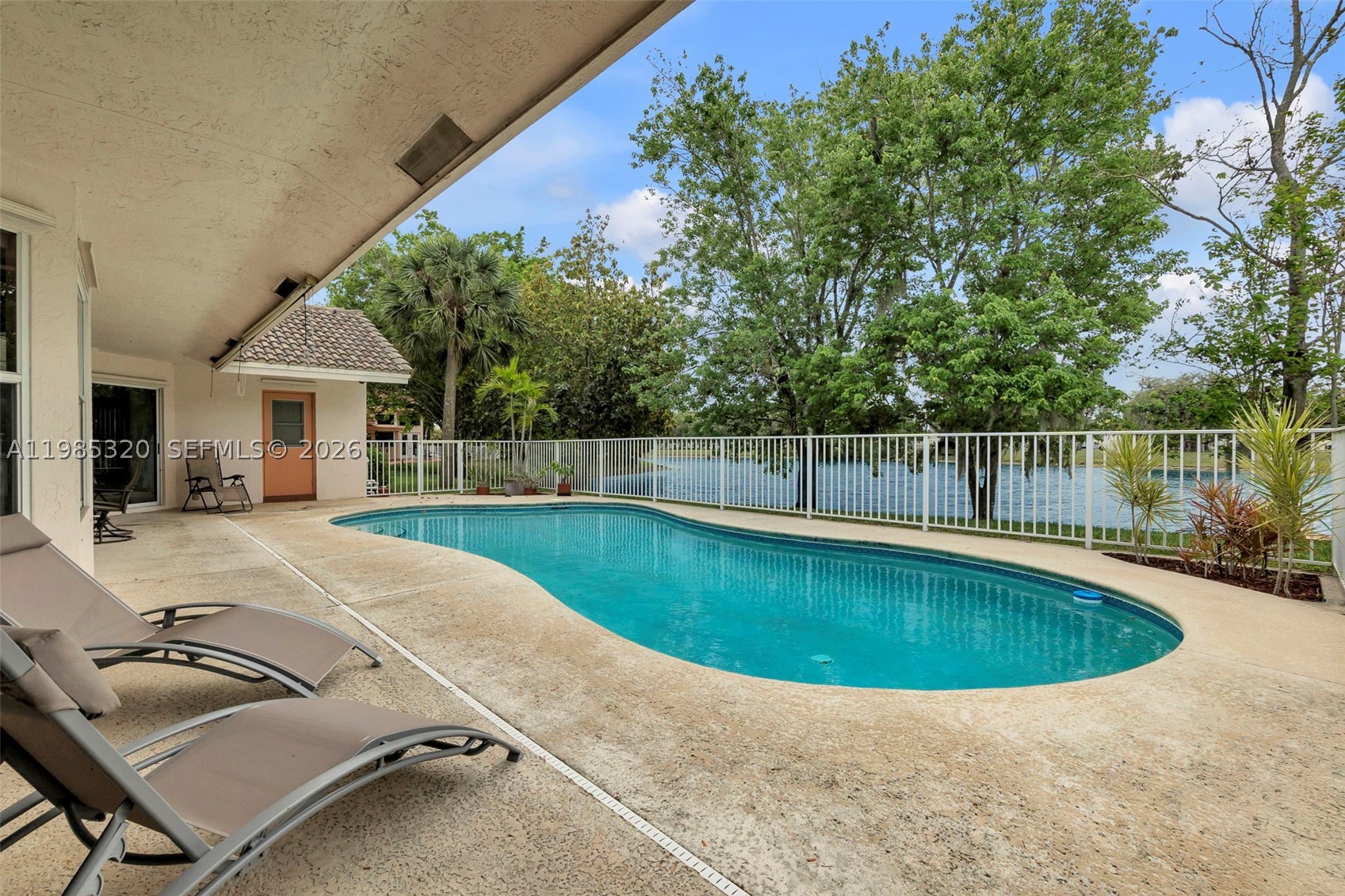 4927 NW 67th Ave, Lauderhill FL 33319
