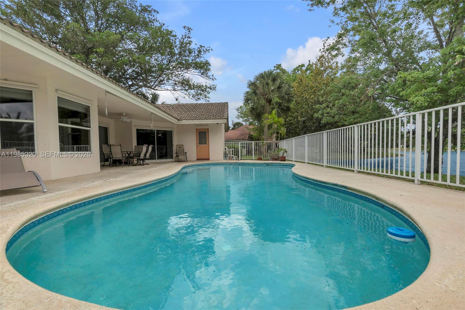4927 NW 67th Ave, Lauderhill FL 33319